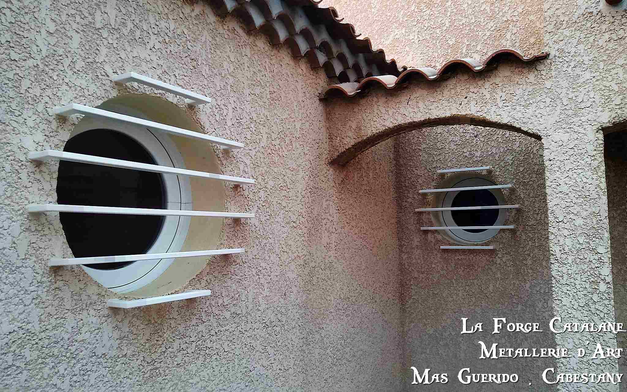 grille de protection hublot forge catalane.jpg